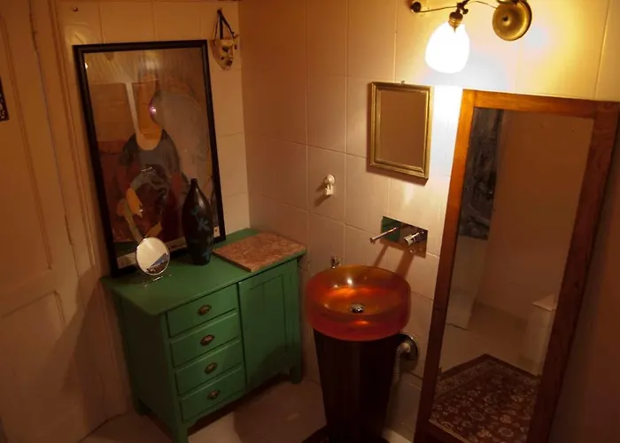 An Artist's Place In 아파트 *